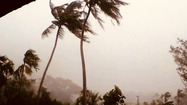 দুপুরের মধ্যে তিন অঞ্চলে ঘণ্টায় ৬০ কিমি বেগে ঝড়ের আভাস