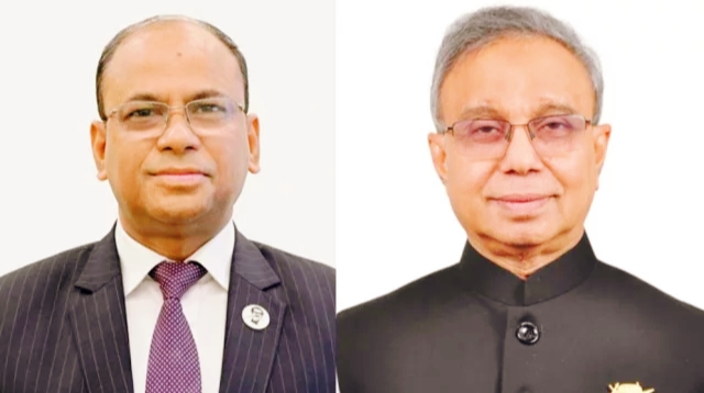 শেখ হাসিনার দুই সাবেক মুখ্য সচিবের ব্যাংক হিসাব তলব, আর্থিক লেনদেন খতিয়ে দেখছে বিএফআইইউ