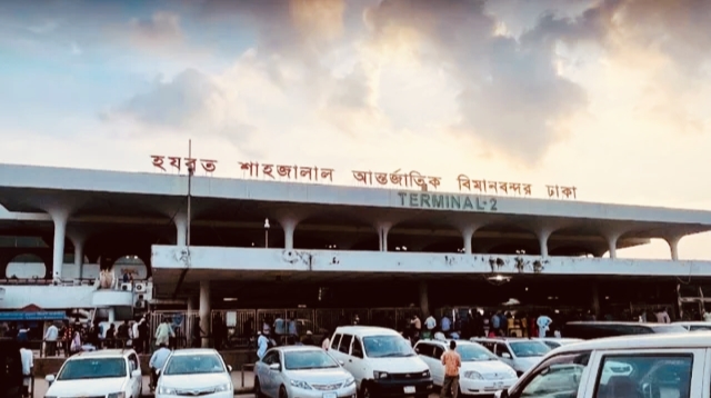 আকাশপথ বন্ধে ৬ দিনে ঢাকা থেকে ২১০ ফ্লাইট বাতিল, বিপাকে হাজারো যাত্রী