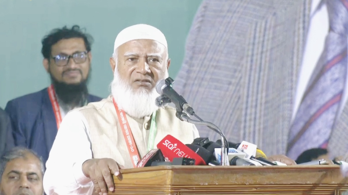 হুংকার দিয়ে এখনই ক্ষমতার দাপটে অস্থির একটি দল