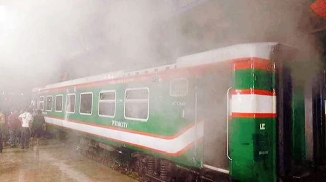 উপবন এক্সপ্রেসে আগুন: সিলেটের সঙ্গে সারাদেশের রেল যোগাযোগ সাময়িক বন্ধ