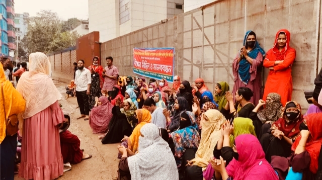 ঈদের আগে বকেয়া বেতন পরিশোধের দাবিতে আশুলিয়ায় শ্রমিকদের বিক্ষোভ, কঠোর আন্দোলনের হুঁশিয়ারি