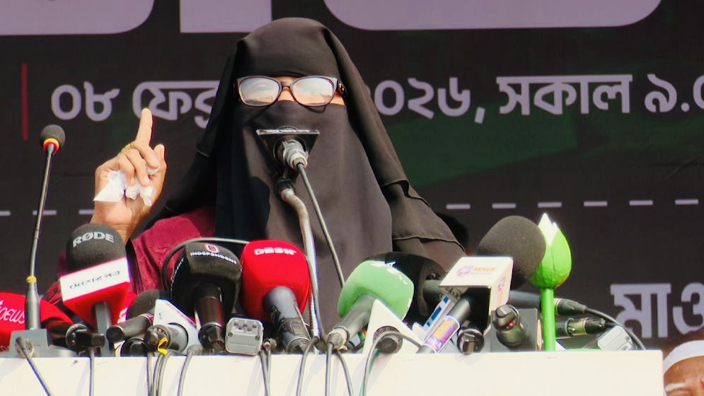 ওসমান হাদির বোন পরিচয়ে নাহিদের পক্ষে ভোট চাওয়া নারীকে ঘিরে বিভ্রান্তি